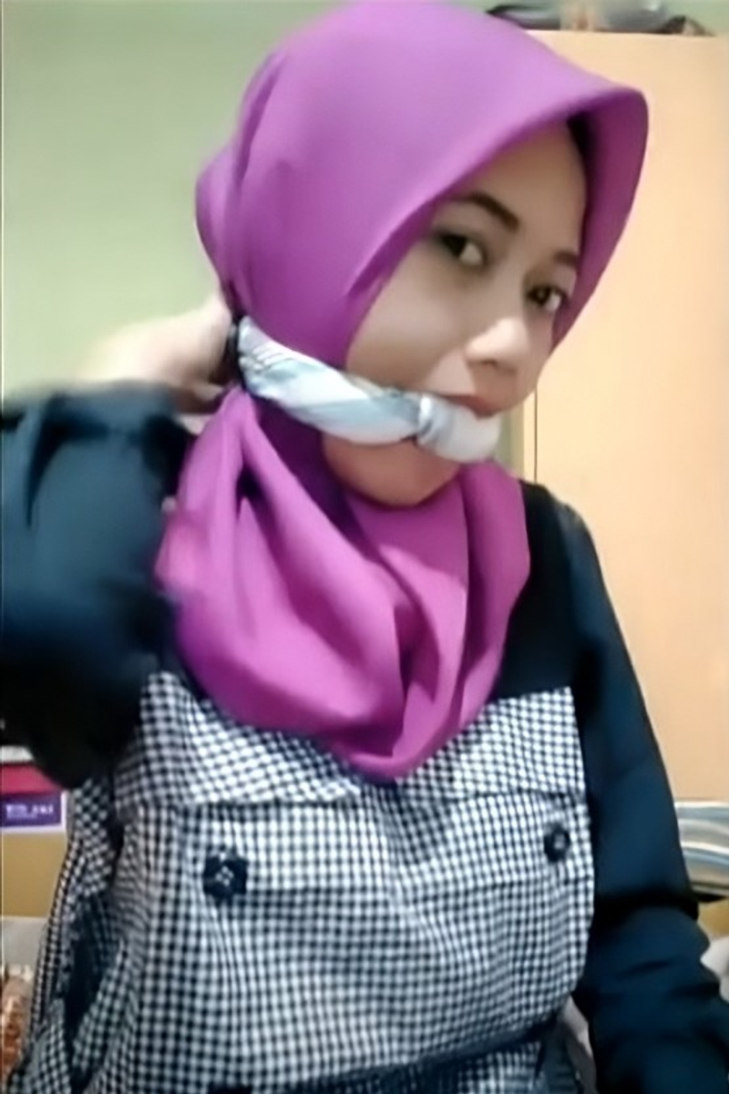 girl using cleave gag napkin, handkerchief mask and blindfold · Karyakarsa