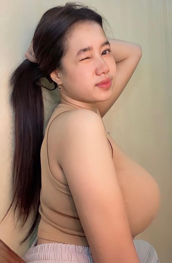 Katta sik bilan oriq qizni sikdi